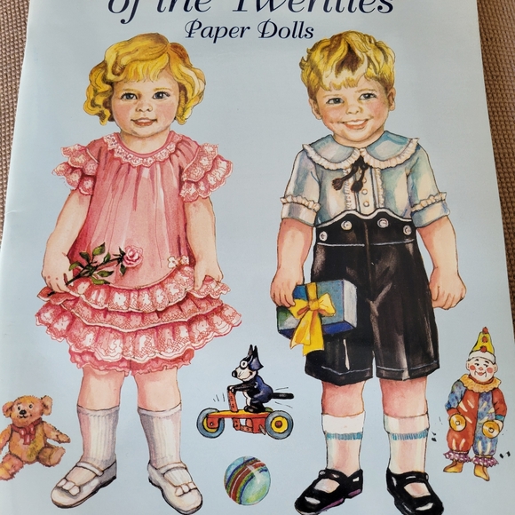 Paper doll book - Picture 2 of 6